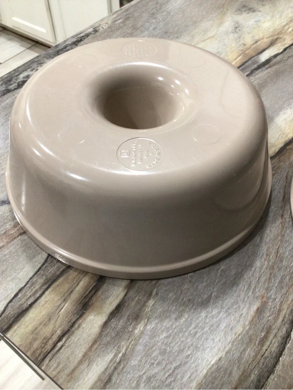 Vintage Anchor Hocking Microware Bundt Cake Pan Lid Beige USA PM459 PM480